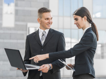 business-people-with-laptop IT support partner